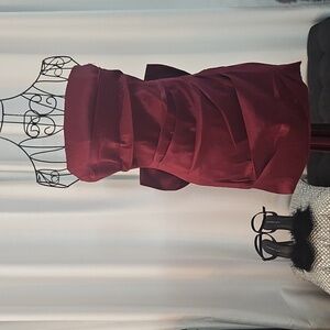 Chic Strapless Burgundy Dress